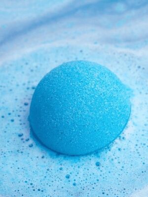 Soothe Your Soul with Luxury Handmade Soy Candles – A Moment of Pure Bliss 4 bath bomb fizzing